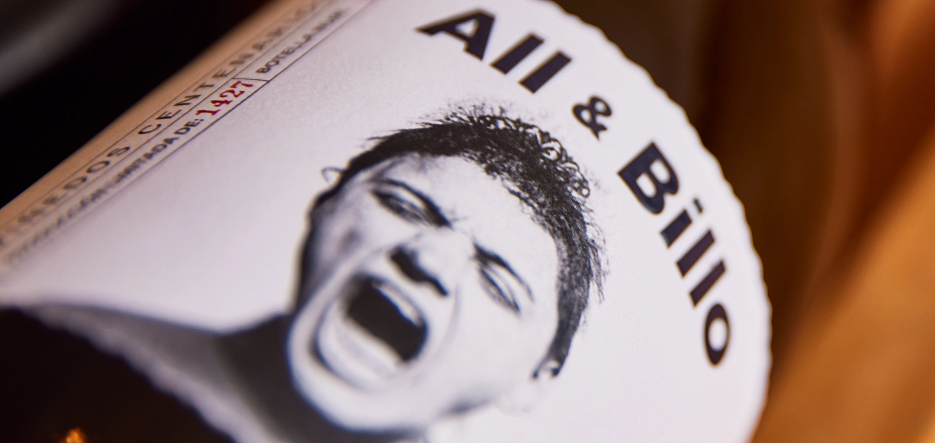 Primer plano de Botella de AllBillo de la Bodega Pago de los Estares en Ribera del Duero